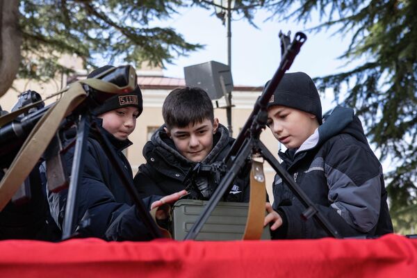 Выставка военной техники и вооружения в Цхинвале Выставка военной техники и вооружения в Цхинвале - Sputnik Южная Осетия