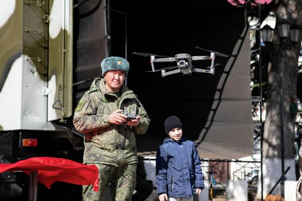 Выставка военной техники и вооружения в Цхинвале Выставка военной техники и вооружения в Цхинвале - Sputnik Южная Осетия