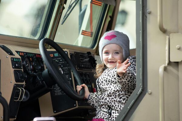Выставка военной техники и вооружения в Цхинвале Выставка военной техники и вооружения в Цхинвале - Sputnik Южная Осетия