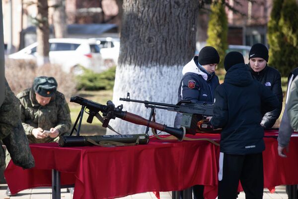 Выставка военной техники и вооружения в Цхинвале Выставка военной техники и вооружения в Цхинвале - Sputnik Южная Осетия