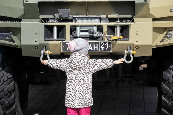 Выставка военной техники и вооружения в Цхинвале Выставка военной техники и вооружения в Цхинвале - Sputnik Южная Осетия