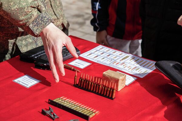 Выставка военной техники и вооружения в Цхинвале Выставка военной техники и вооружения в Цхинвале - Sputnik Южная Осетия