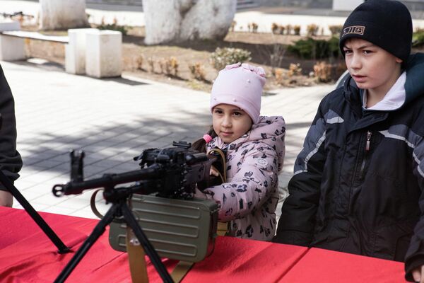 Выставка военной техники и вооружения в Цхинвале Выставка военной техники и вооружения в Цхинвале - Sputnik Южная Осетия