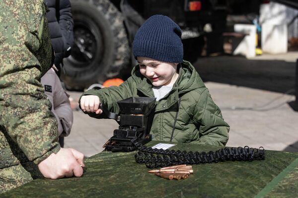 Выставка военной техники и вооружения в Цхинвале Выставка военной техники и вооружения в Цхинвале - Sputnik Южная Осетия
