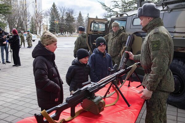 Выставка военной техники и вооружения в Цхинвале Выставка военной техники и вооружения в Цхинвале - Sputnik Южная Осетия