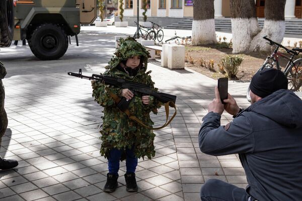 Выставка военной техники и вооружения в Цхинвале Выставка военной техники и вооружения в Цхинвале - Sputnik Южная Осетия