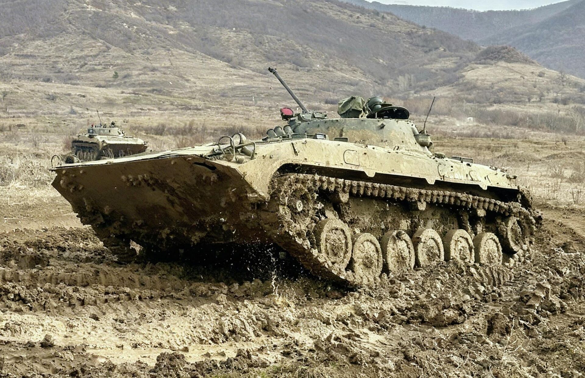 Боевые машины пехоты БМП-2 российской военной базы на занятиях в Южной Осетии  - Sputnik Южная Осетия, 1920, 24.02.2026