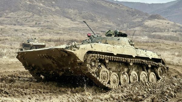 Боевые машины пехоты БМП-2 российской военной базы на занятиях в Южной Осетии  - Sputnik Южная Осетия