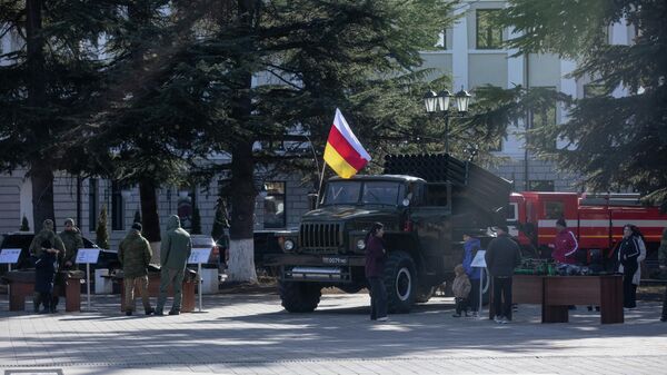 В Цхинвале прошла выставка военной техники - Sputnik Южная Осетия