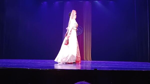 В Цхинвале проходит большой сольный концерт Государственного ансамбля песни и танца Симд - Sputnik Южная Осетия