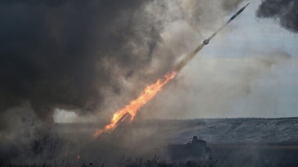 Боевая работа реактивной артиллерии ВС России в зоне СВО. Архивное фото  - Sputnik Южная Осетия