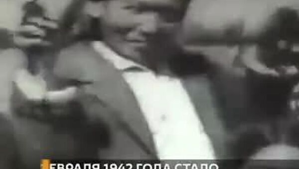 От Советского Информбюро: 25 февраля 1942 года трудящиеся Узбекистана ко дню 24-й годовщины Красной Армии отправили бойцам, командирам и политработникам 140 вагонов подарков - Sputnik Южная Осетия