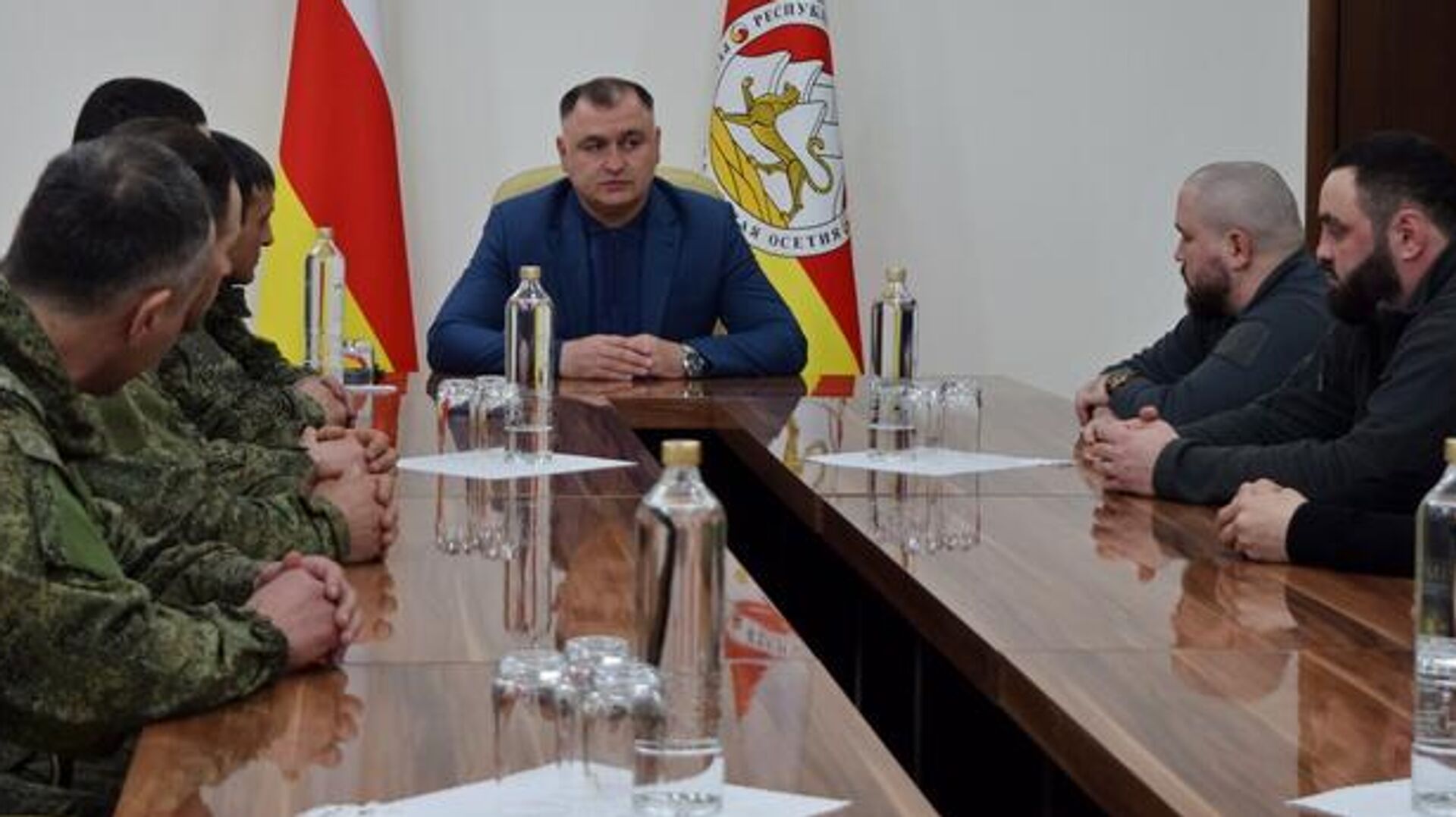 Президент Южной Осетии вручил участникам СВО государственные награды Президент Южной Осетии вручил участникам СВО государственные награды - Sputnik Южная Осетия, 1920, 25.02.2026