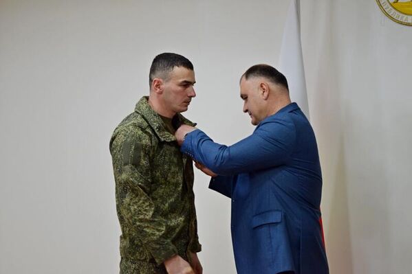 Президент Южной Осетии вручил участникам СВО государственные награды - Sputnik Южная Осетия