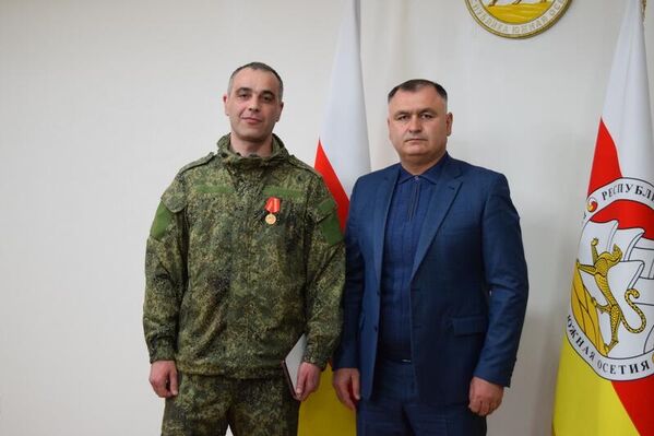 Президент Южной Осетии вручил участникам СВО государственные награды - Sputnik Южная Осетия