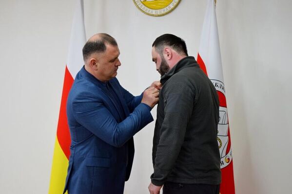 Президент Южной Осетии вручил участникам СВО государственные награды - Sputnik Южная Осетия