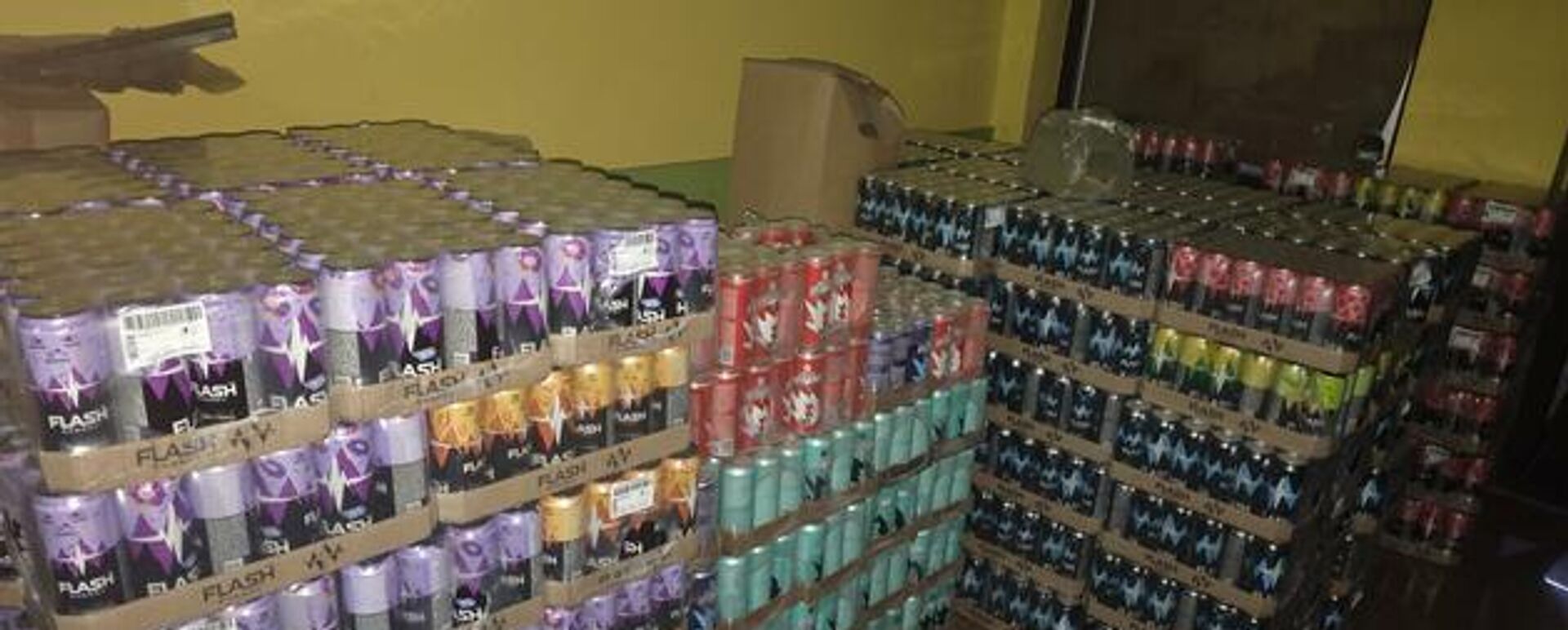 Конфискованные энергетические напитки  - Sputnik Южная Осетия, 1920, 26.02.2026