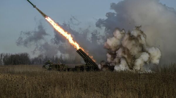 Боевая работа расчета РСЗО Ураган в зоне СВО. Архивное фото  - Sputnik Южная Осетия