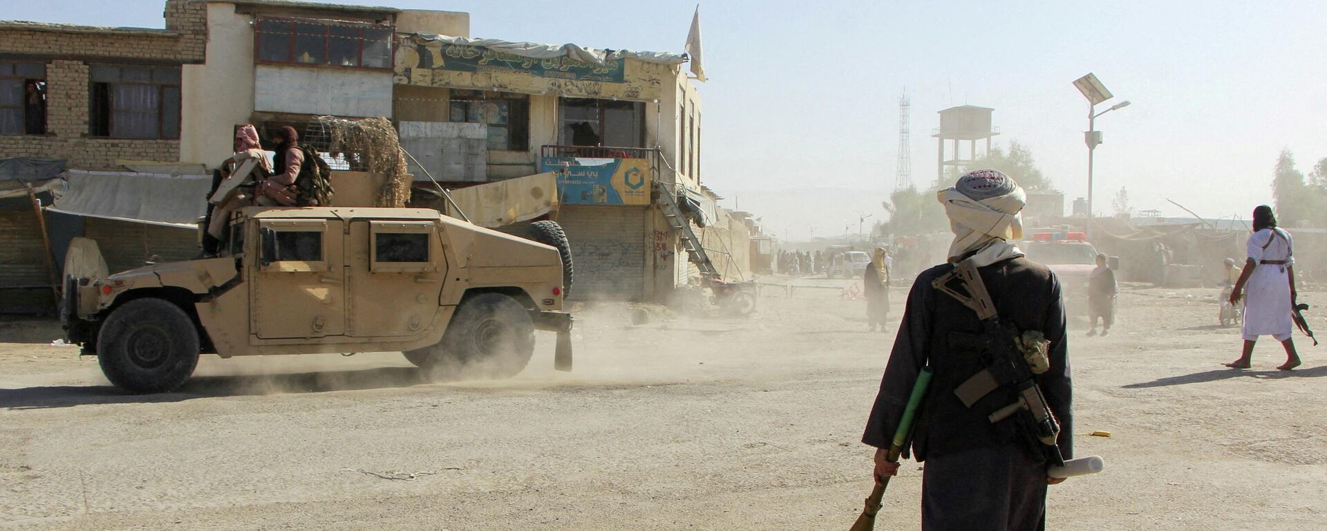 Представители афганского движения Талибан патрулируют территорию вблизи афгано-пакистанской границы. Архивное фото   - Sputnik Южная Осетия, 1920, 27.02.2026