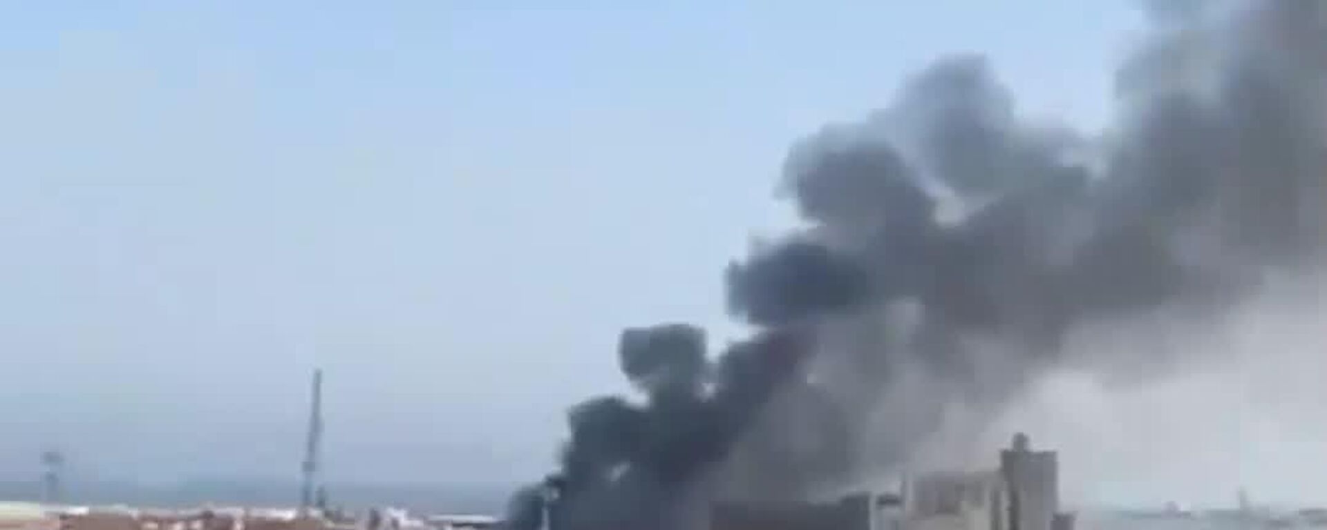 Иран продолжает атаковать американскую базу в Бахрейне - Sputnik Южная Осетия, 1920, 28.02.2026