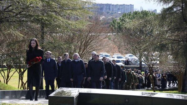 В Абхазии почтили память первого президента страны Владислава Ардзинба - Sputnik Южная Осетия