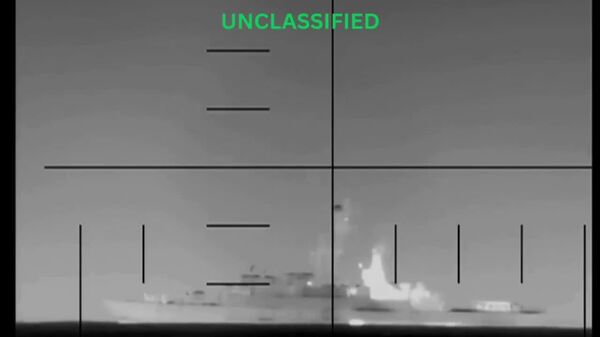 Первые кадры торпедирования у берегов Шри-Ланки фрегата ВМС Ирана IRIS Dena американской подводной лодкой, сообщает Пентагон - Sputnik Южная Осетия