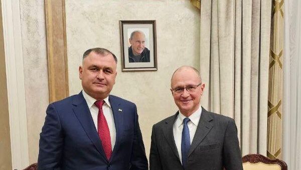 Алан Гаглоев и Сергей Кириенко - Sputnik Южная Осетия