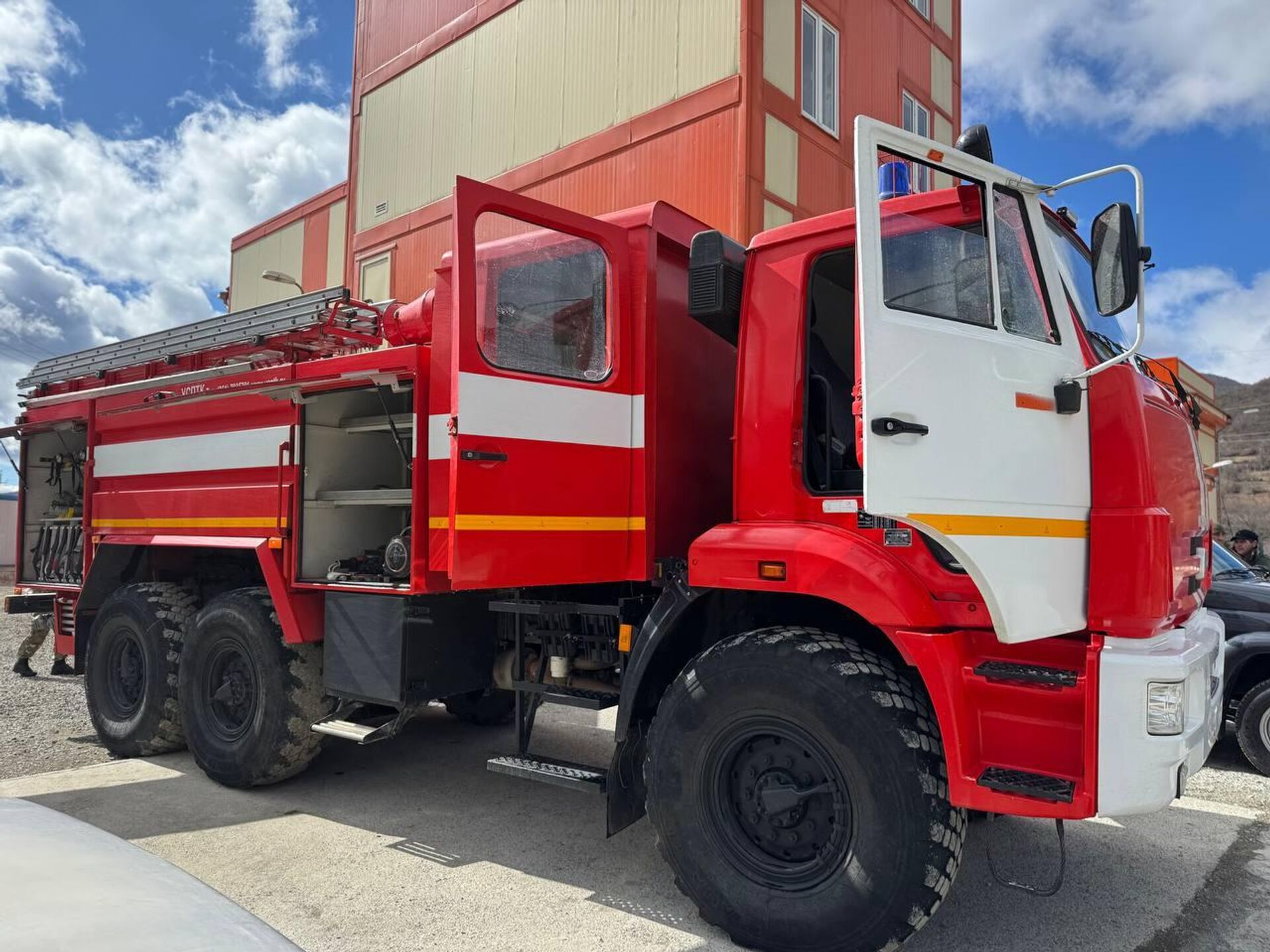 Передача спецтехники пожарно-спасательной части в Ленингоре - Sputnik Южная Осетия, 1920, 05.03.2026