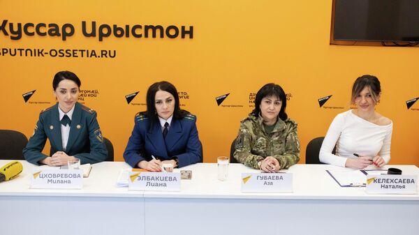 Пресс-конференция с Миланой Цховребовой, Лианой Элбакиевой и Азой Губаевой - Sputnik Южная Осетия