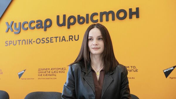 Художница Карина Дзигоева о женских образах в своем творчестве - Sputnik Южная Осетия