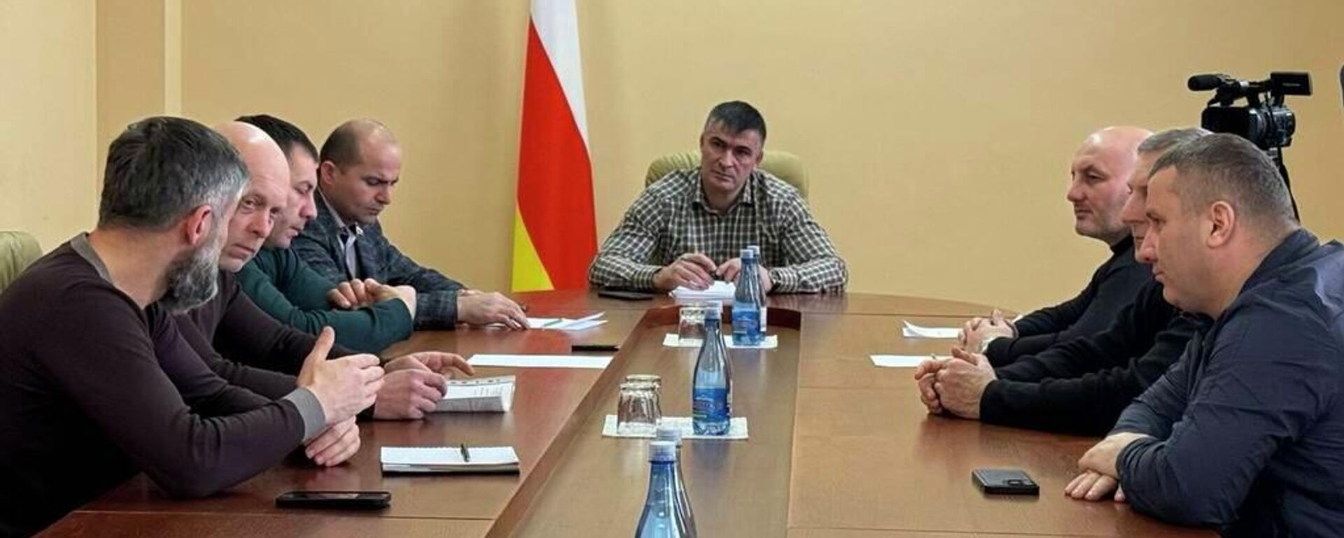 Заседание парламентского Комитета по промышленности, связи, транспорту и природным ресурсам - Sputnik Южная Осетия, 1920, 06.03.2026