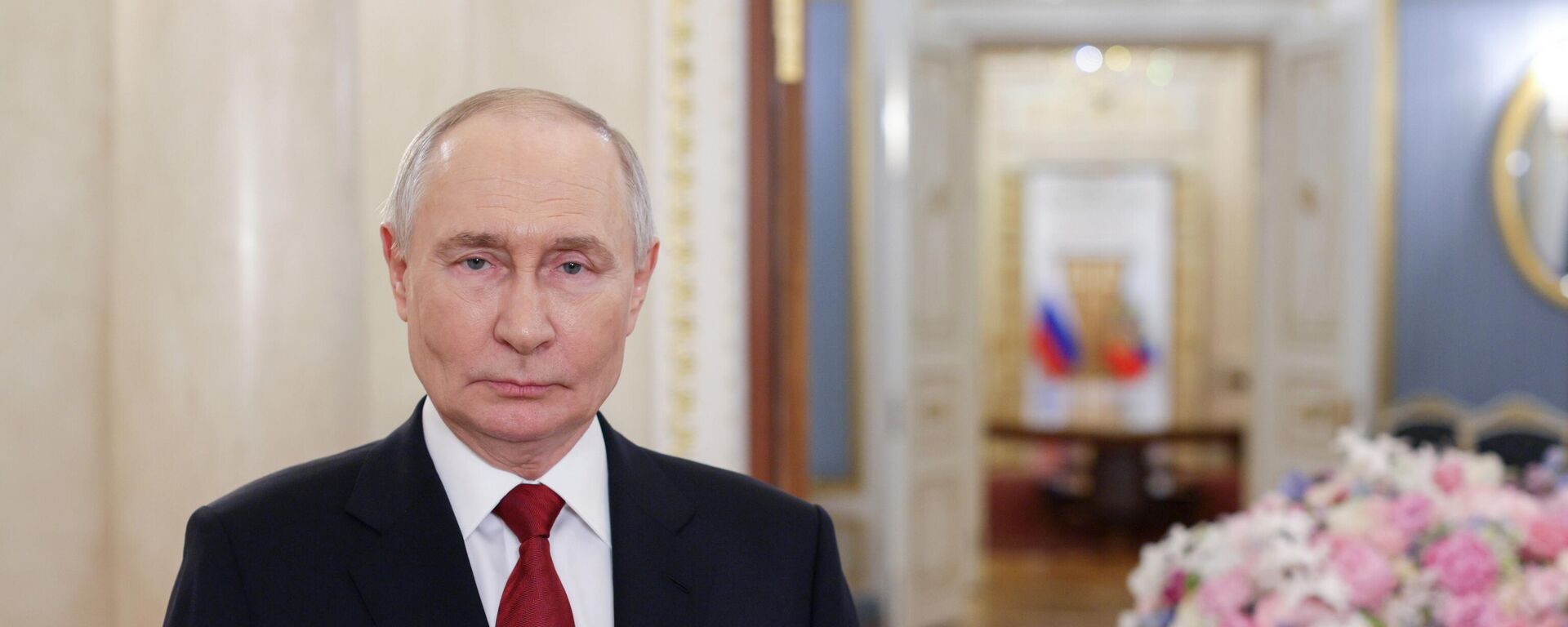 Президент Владимир Путин поздравил женщин России с Международным женским днём - Sputnik Южная Осетия, 1920, 08.03.2026