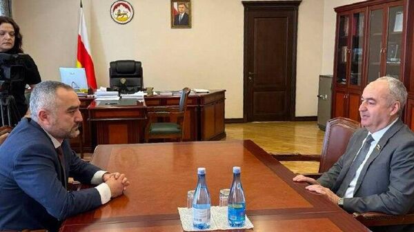 В Цхинвале прошла встреча председателей парламента Южной Осетии и РСО-Алания - Sputnik Южная Осетия