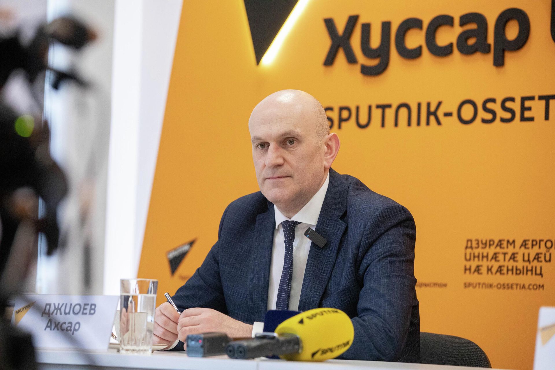 Пресс-конференция с Ахсаром Джиоевым - Sputnik Южная Осетия, 1920, 07.07.2026