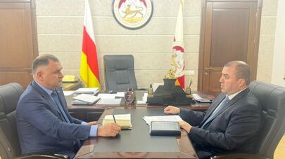 Рабочая встреча президента РЮО Алана Гаглоева с председателем Таможенного комитета Александром Чочиевым