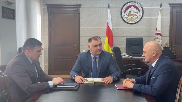 Алан Гаглоев, Юрий Кадий и Владимир Щемелинин - Sputnik Южная Осетия