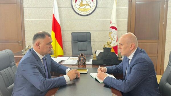 Хуссар Иры президент æрдзырдта ФХМ сæргълæууæгимæ æддагон политикæйы фарстытыл - Sputnik Хуссар Ирыстон