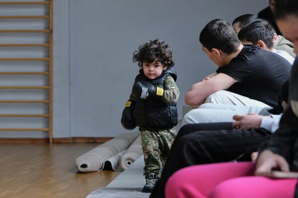 Маленький болельщик на турнире по рукопашному бою памяти участника СВО Руслана Бесаева - Sputnik Южная Осетия