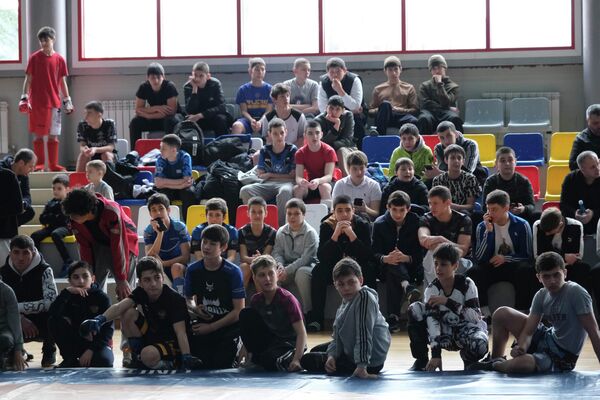 Болельщики на турнире по рукопашному бою памяти участника СВО Руслана Бесаева - Sputnik Южная Осетия