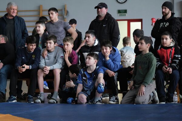 Болельщики на турнире по рукопашному бою памяти участника СВО Руслана Бесаева - Sputnik Южная Осетия