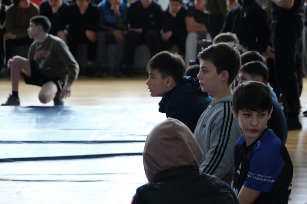 Болельщики на турнире по рукопашному бою памяти участника СВО Руслана Бесаева - Sputnik Южная Осетия