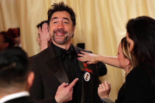 Хавьер Бардем позирует на красной дорожке во время прибытия гостей на 98-ю церемонию вручения премии "Оскар" в Голливуде, США Хавьер Бардем позирует на красной дорожке во время прибытия гостей на 98-ю церемонию вручения премии "Оскар" в Голливуде, США - Sputnik Южная Осетия