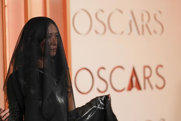 Хлоя Чжао прибывает на церемонию вручения премии "Оскар" в Лос-Анджелесе Хлоя Чжао прибывает на церемонию вручения премии "Оскар" в Лос-Анджелесе - Sputnik Южная Осетия