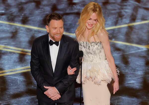 Актер Юэн Макгрегор и актриса Николь Кидман на церемонии вручения наград 98-й премии "Оскар" в Лос-Анджелесе Актер Юэн Макгрегор и актриса Николь Кидман на церемонии вручения наград 98-й премии "Оскар" в Лос-Анджелесе - Sputnik Южная Осетия