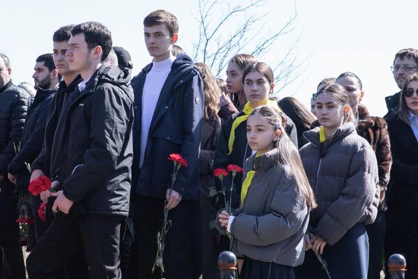 В Южной Осетии почтили память жертв Ередской трагедии - Sputnik Южная Осетия