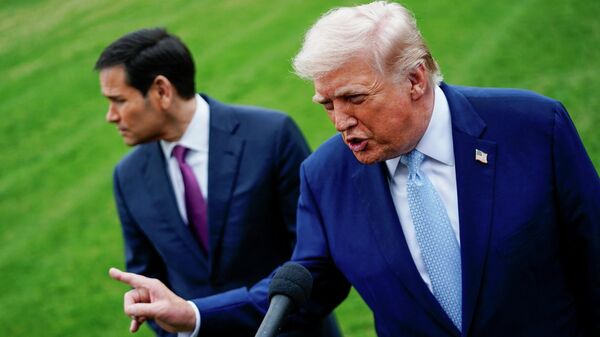 США Президент Дональд Трамп выступает перед СМИ - Sputnik Южная Осетия