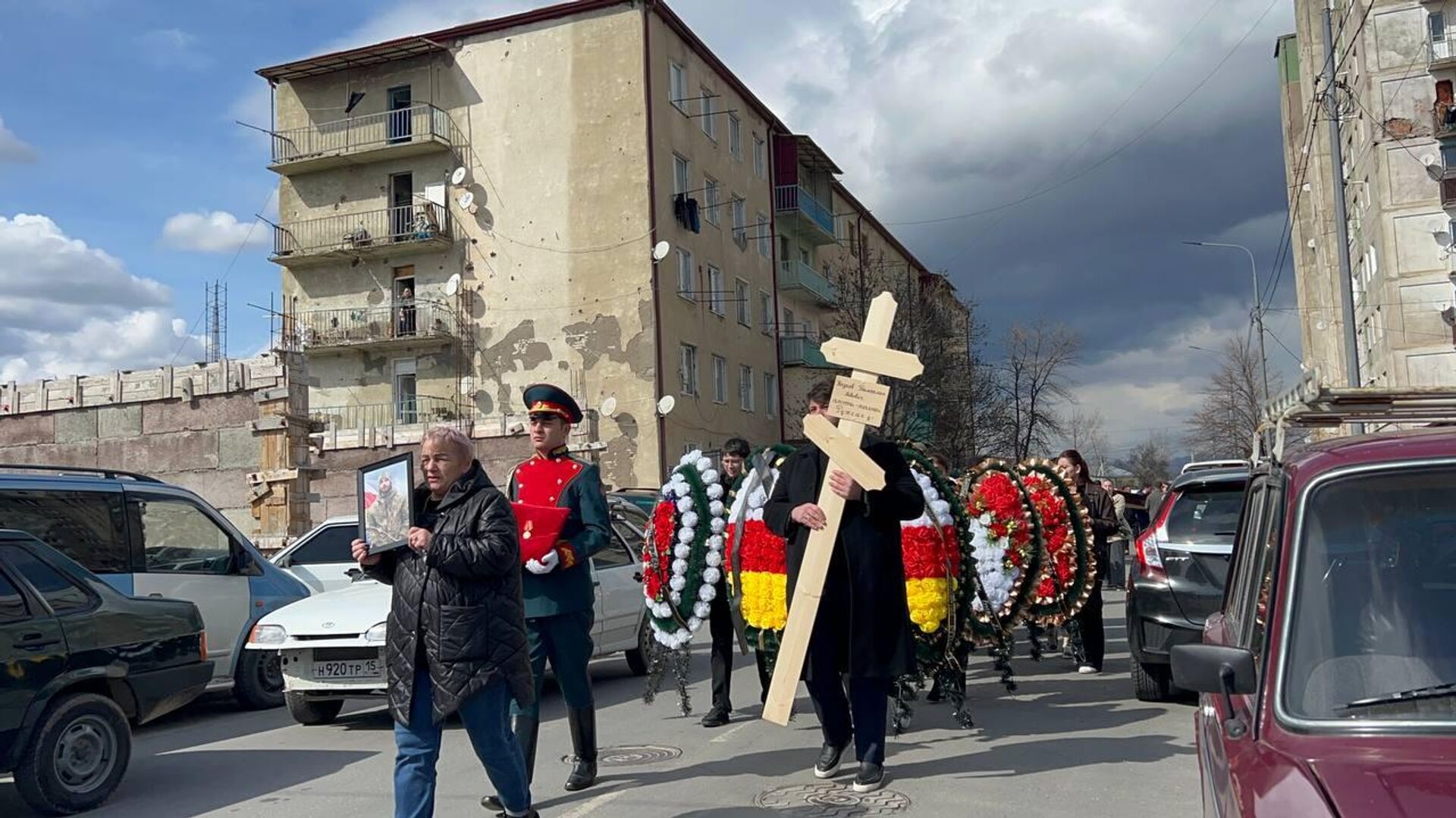 В Цхинвале проводили в последний путь Тамерлана Козаева, погибшего при исполнении воинского долга в зоне СВО - Sputnik Южная Осетия, 1920, 22.03.2026