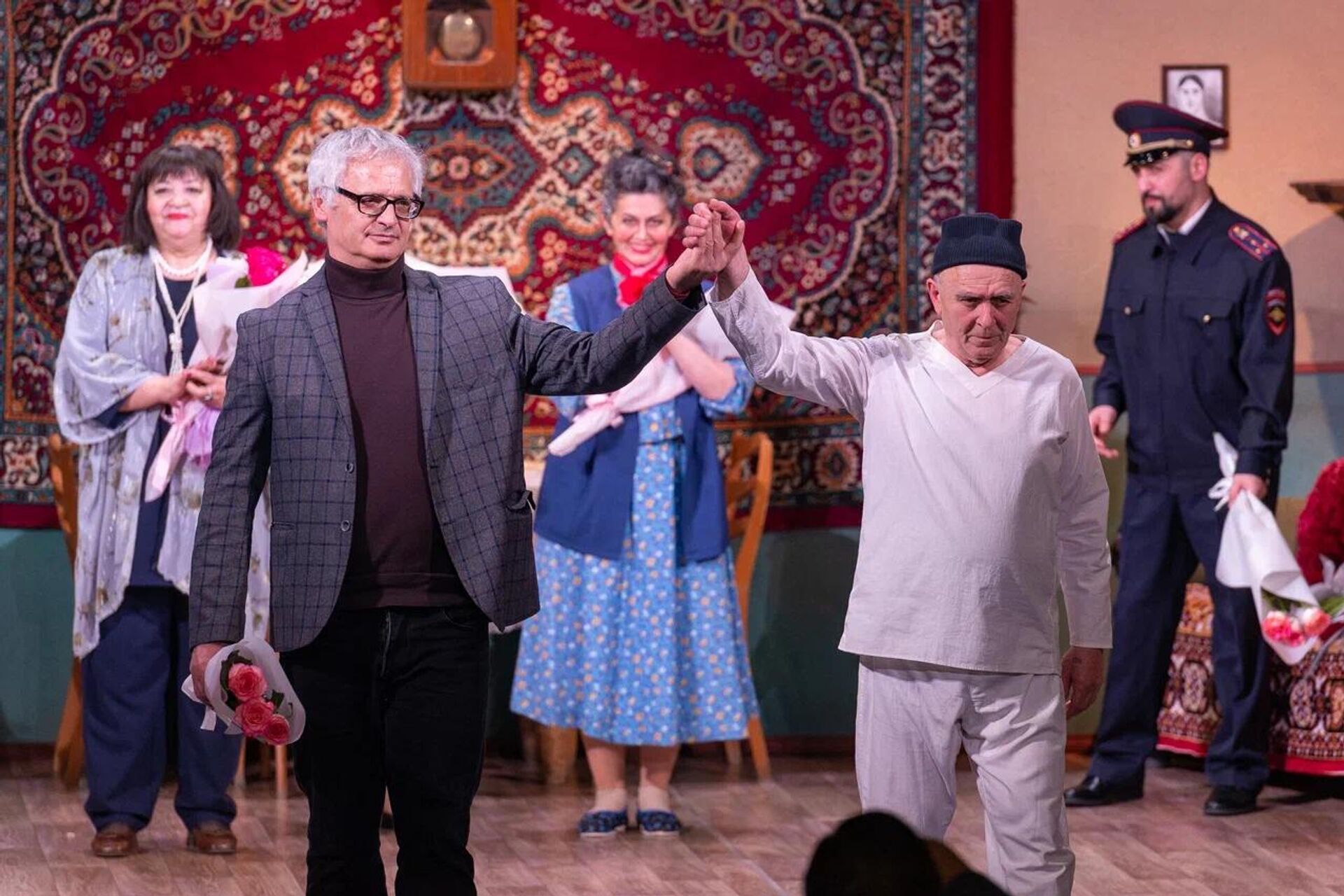 Спектакль Темерлана Дзудцова За закрытой дверью на сцене Ирон театра - Sputnik Южная Осетия, 1920, 24.03.2026