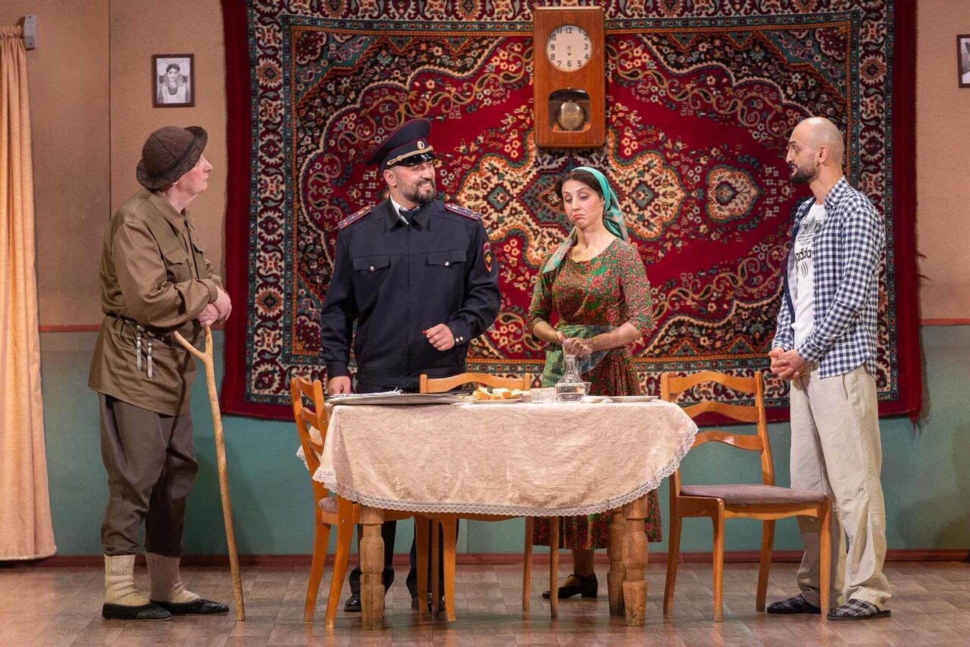 Спектакль Темерлана Дзудцова За закрытой дверью на сцене Ирон театра - Sputnik Южная Осетия, 1920, 24.03.2026