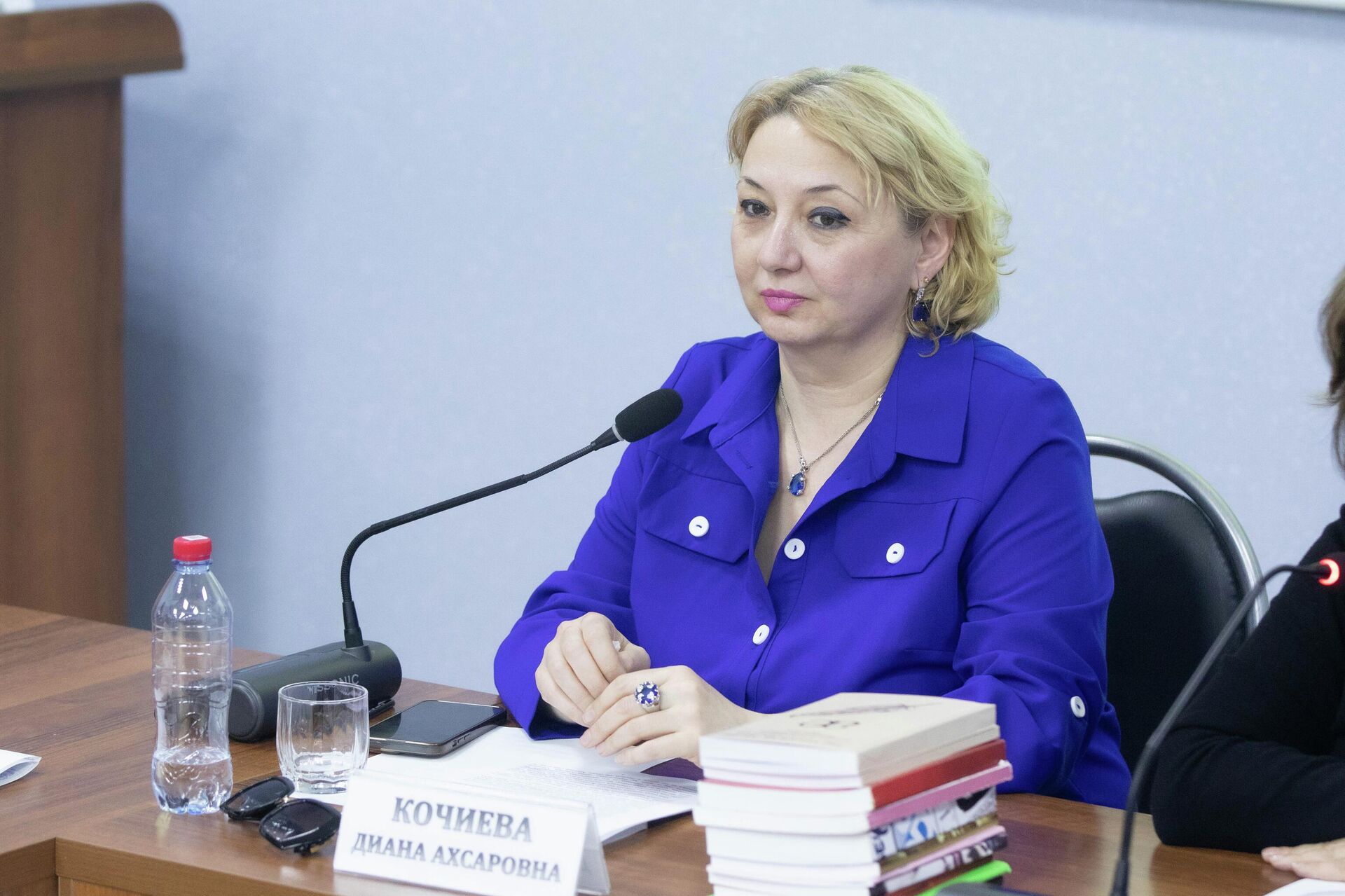 Диана Кочиева на презентации Антологии мировой поэзии и прозы в переводе на осетинский язык в ЮОГУ - Sputnik Южная Осетия, 1920, 26.03.2026